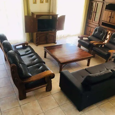 Rustic Garden House בית נופש פריווליה
