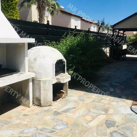 Rustic Garden House Dom wakacyjny